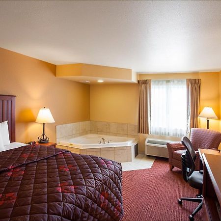 Rodeway Inn & Suites Phillipsburg Exterior photo