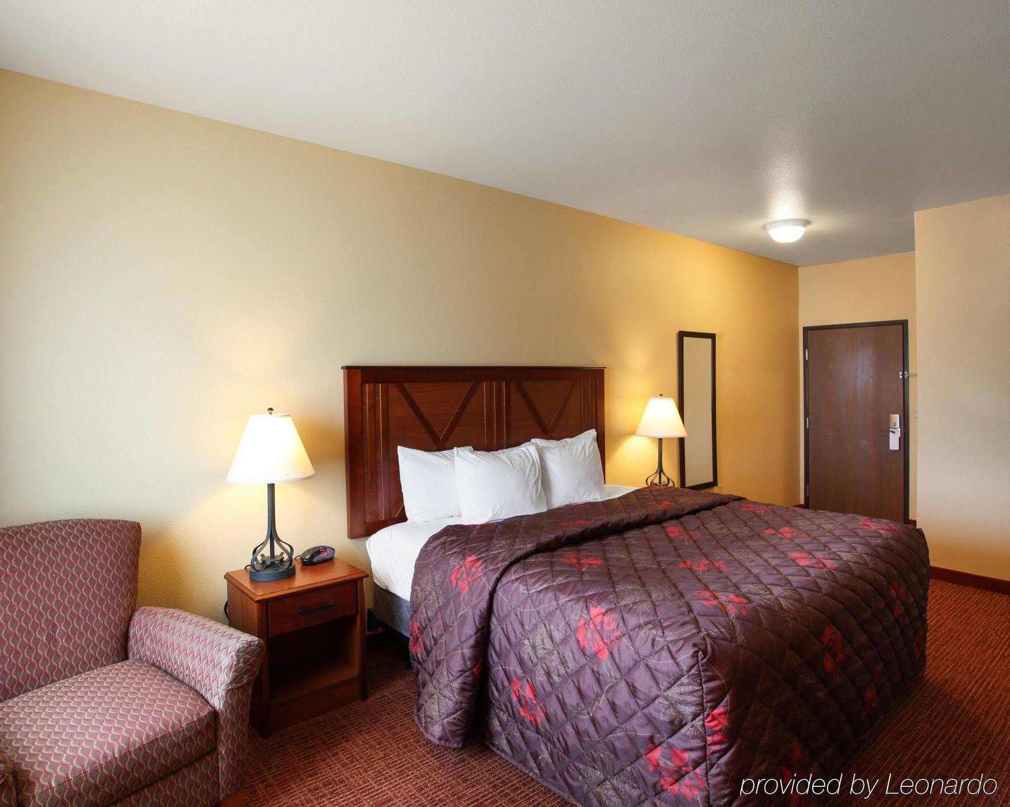 Rodeway Inn & Suites Phillipsburg Exterior photo