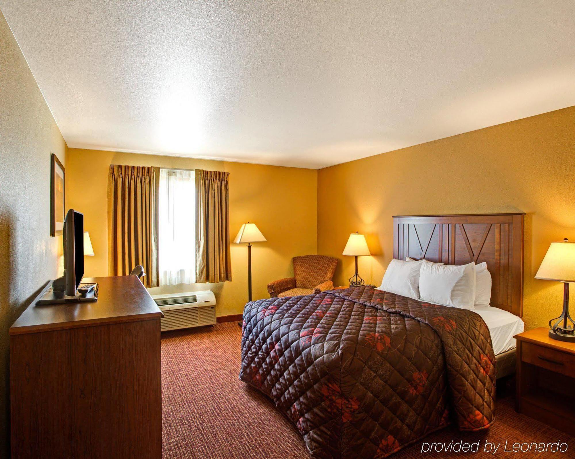 Rodeway Inn & Suites Phillipsburg Exterior photo