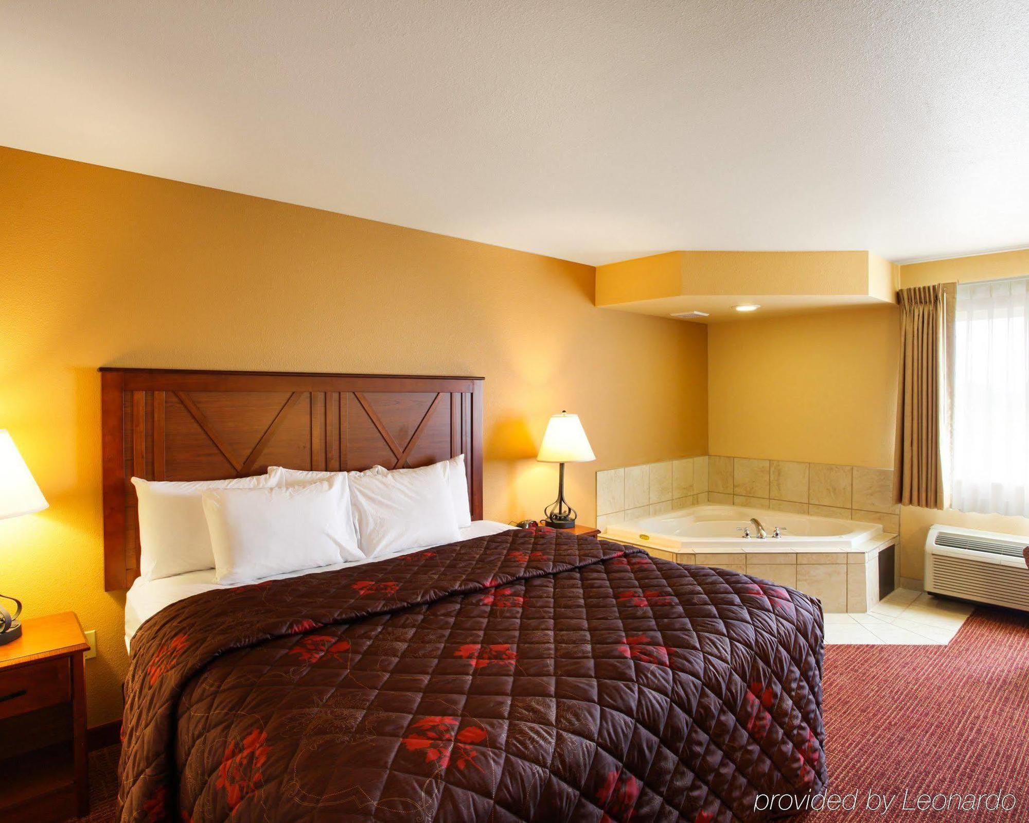 Rodeway Inn & Suites Phillipsburg Exterior photo